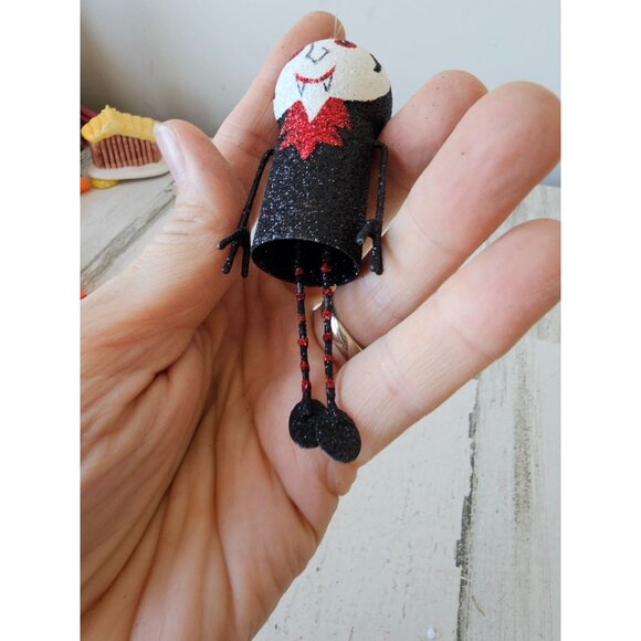 Pier‎ 1 glitter Dracula metal ornament Halloween jointed decor sparkle rare - Picture 6 of 7
